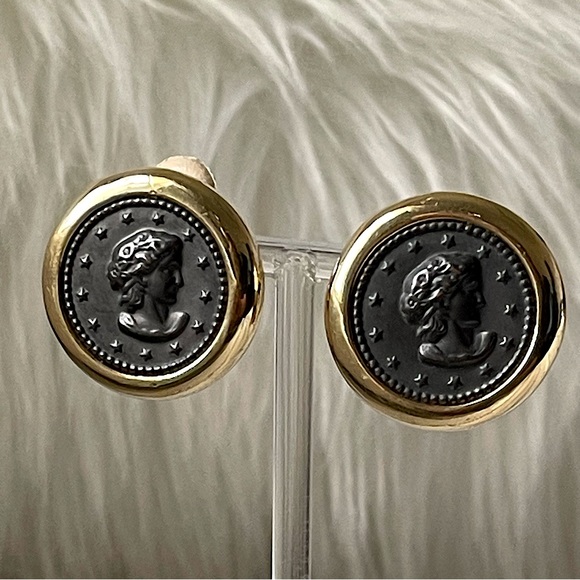 RARE FIND | VTG | Roman Head Bezel Set Bold Large Coin Clip on Earrings - Picture 6 of 6
